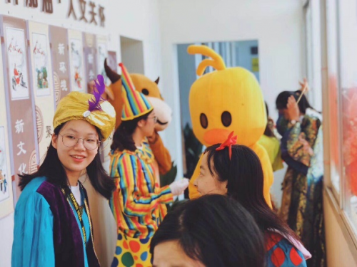 东方情缘:大学生与幼儿园用这样的方式“大手牵小手” 通博官方网注册