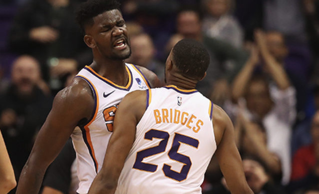 艾顿谈布克12次助攻：他牺牲了一些投篮机会