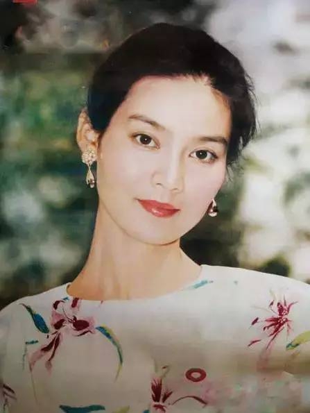 拍戏没时间怀孕，老公跟她离婚！受不了打击皈依佛门