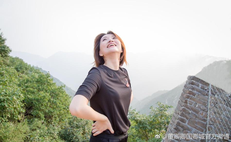 45岁董卿近照曝光，端庄温婉气质不输周涛，网友：和程前有夫妻相