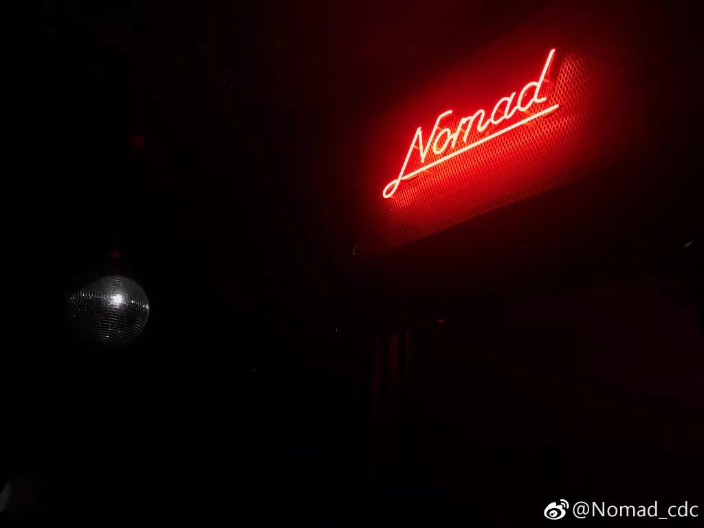 我喝到半醉，我蹦得干脆