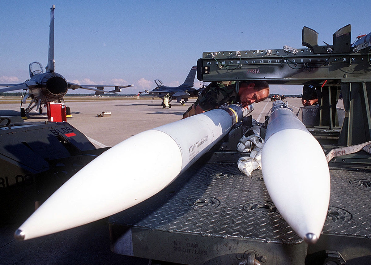 美国将向日本出售32枚AIM-120 C-7型高级中程空对空导弹
