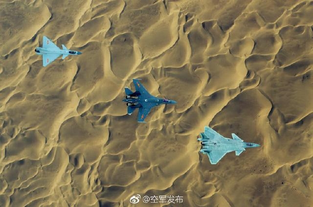 中国三款最强战机同框，空军还邀网友“看图写对联”！