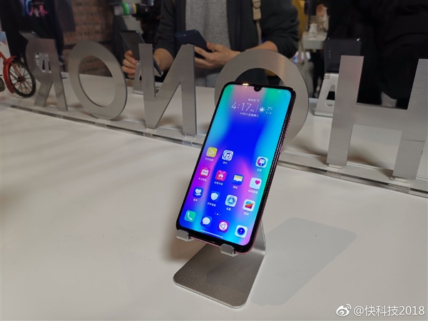 荣耀10青春版明天发售：COF封装工艺 1399元起
