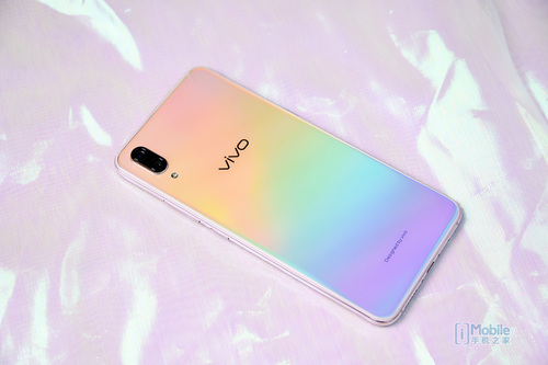 vivo X23幻彩版评测：一眼让人难忘的五彩斑斓