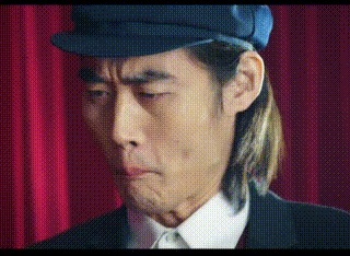 搞笑gif:吐口水也要有型!