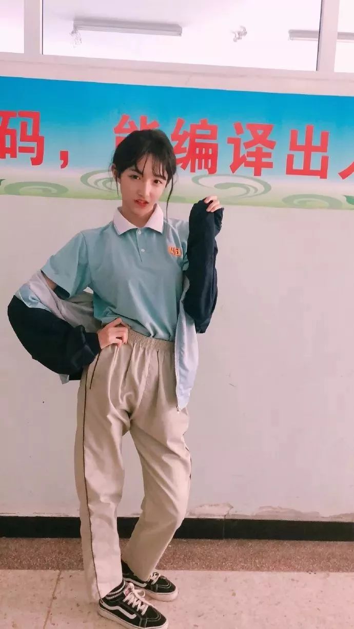 抖音最清纯的女装大佬，整容后跪求粉丝原谅