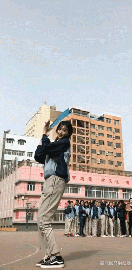 抖音最清纯的女装大佬，整容后跪求粉丝原谅