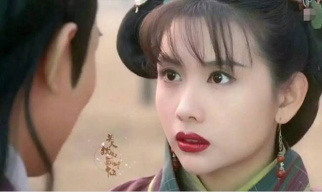 垮了！胸下垂，胖成大妈，让大导演迷恋的神颜全没了