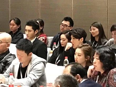 吴亦凡鹿晗难得同框互动，一个小举动打破不和传言