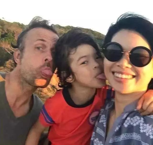 某女星不嫁富豪改嫁男演员，竟是怕孩子铁锤了她鼻子是整的？