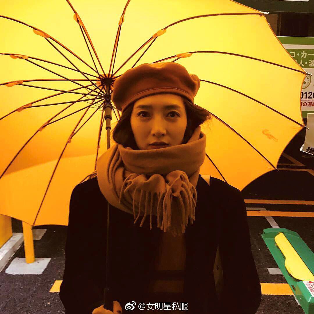 江疏影模仿高圆圆成新一代街拍女王，颧弓宽度也要赶超整前的她？