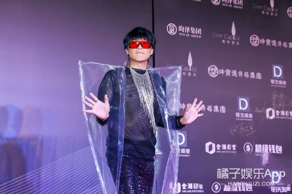 陈志朋这次是直接披了个塑料袋就去走秀了？