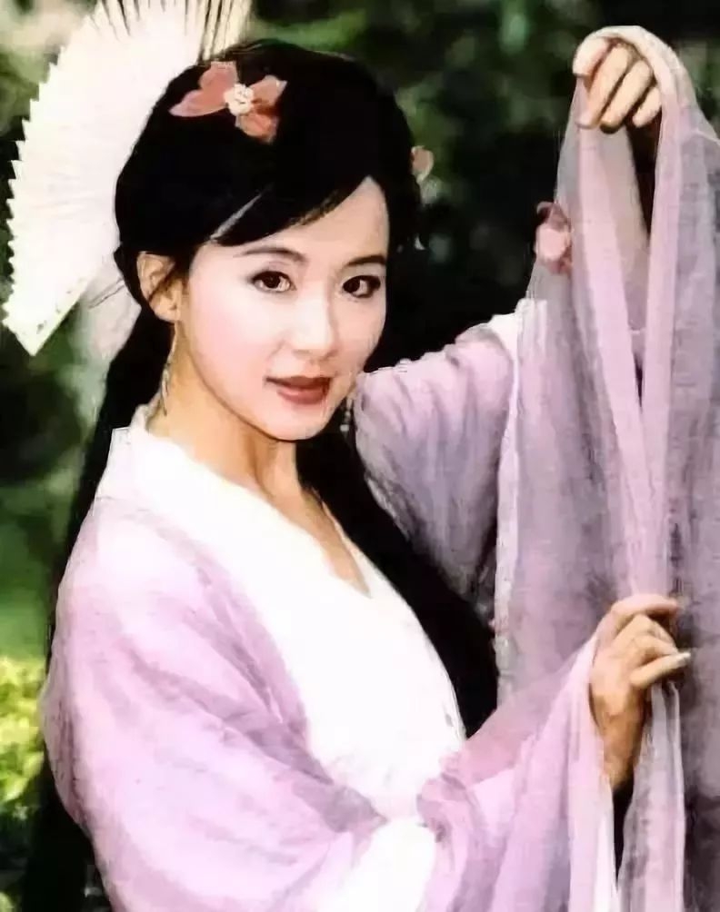 为配鲜肉男又去整，脸僵下巴歪，强行凹少女人设