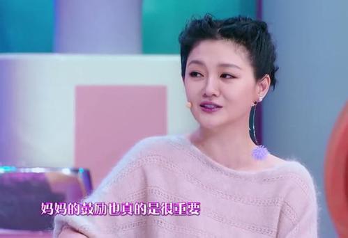 李湘大S罕见同框，修图后的两人整整年轻十岁，网友：大S的脸是凹的