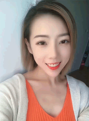 搞笑gif:姑娘的舌头厉害,还能折出花瓣