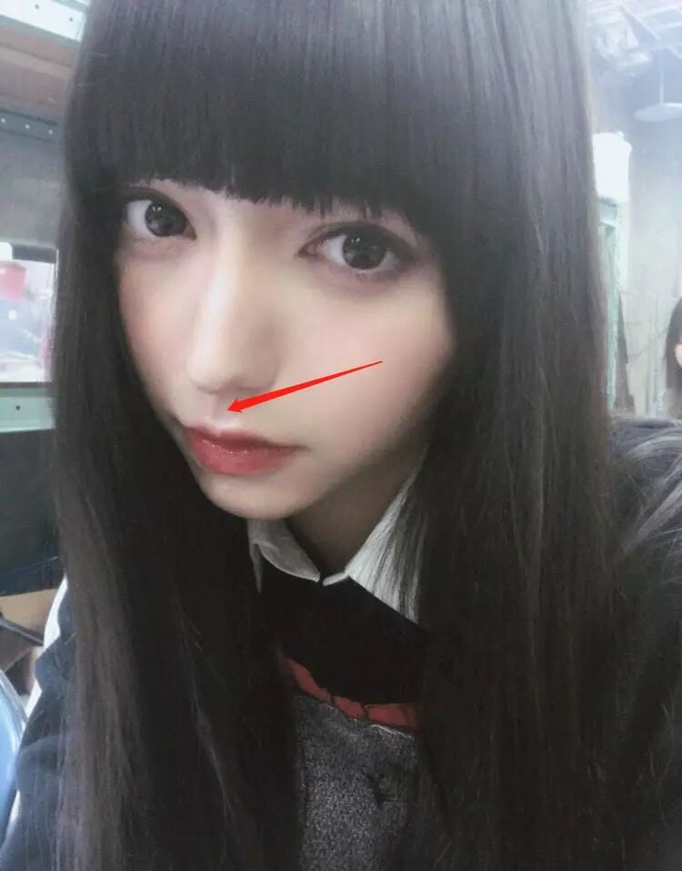 日本爆红的洛丽塔美少女，真人版混血芭比，靠漫画眼成新晋宅男女神！