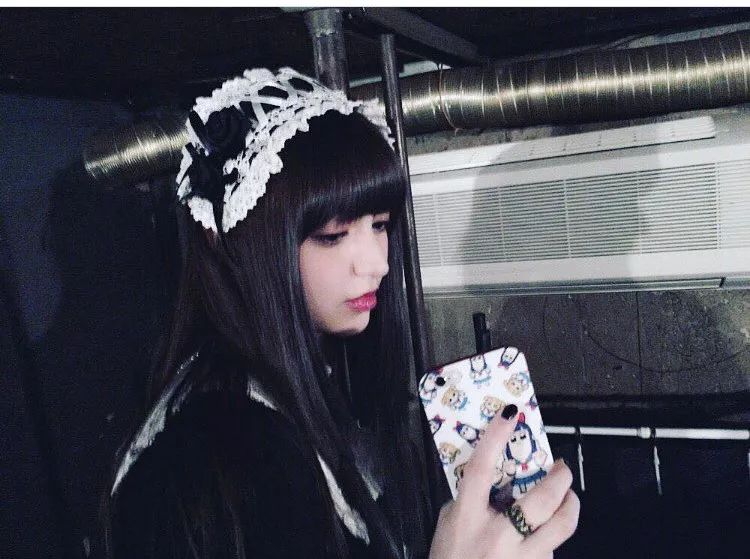 日本爆红的洛丽塔美少女，真人版混血芭比，靠漫画眼成新晋宅男女神！