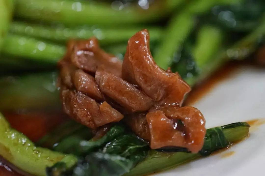 老社区里的大排档,随意的广东师傅和好吃的电饭煲焗鸡
