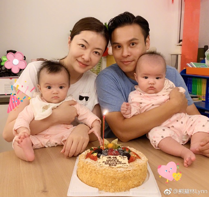 熊黛林晒大女儿萌照，网友却说姐姐比双胞胎妹妹好看十倍！