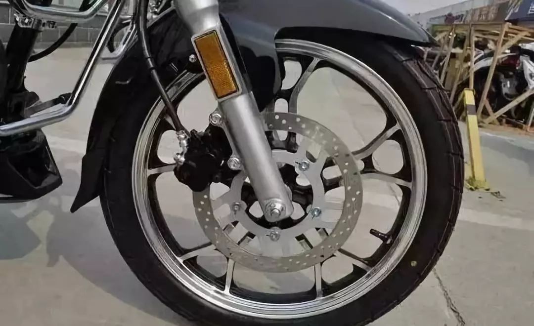 豪爵又一巡航太子摩托车，百公里油耗1.7L，续航可达600km