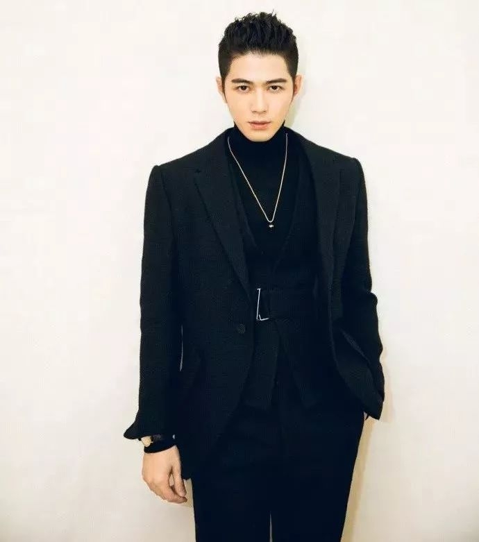 让粉丝“滚”？他也开始放飞自我了，竟敢公开回答“滚床单”