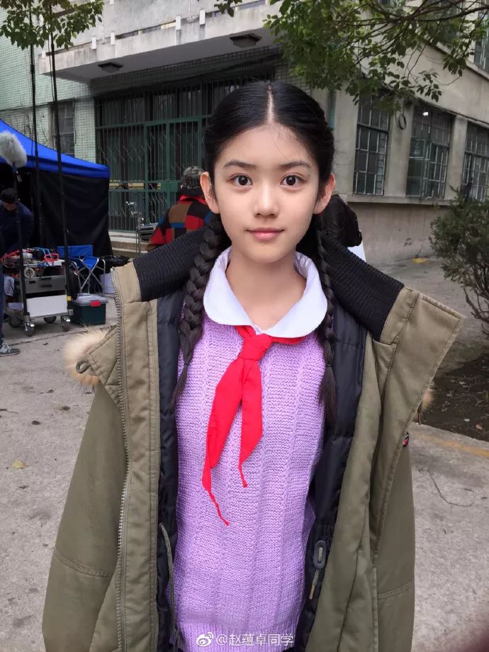 才13岁！就美到能演佟丽娅的少女期还搭档李易峰，什么来头？