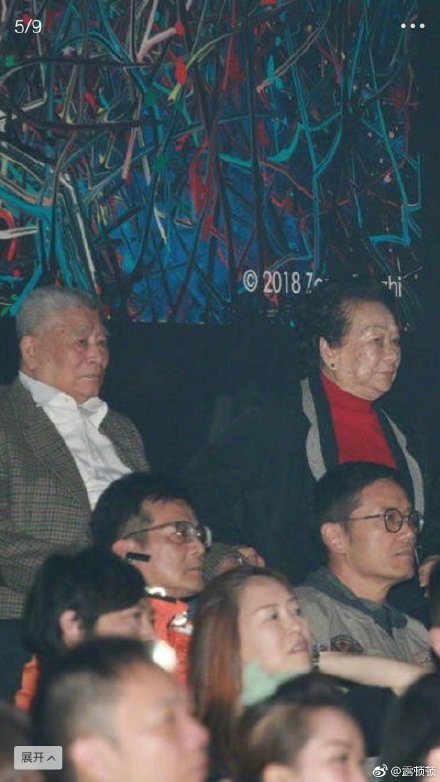 刘德华6岁女儿正面曝光挖鼻孔亮了,网友:朱丽倩发福胖得像李湘!