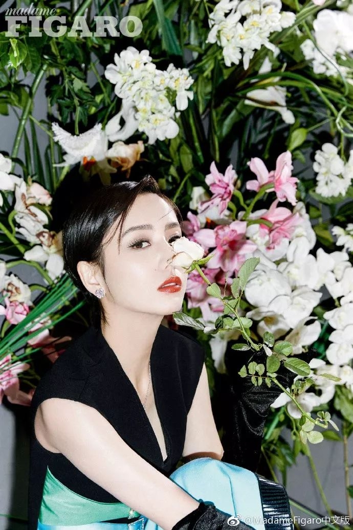 关晓彤北京大妞造型获封“出道最佳”，最新一波小花美照你pick谁