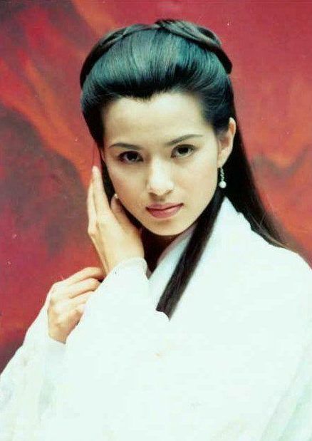 与大20岁离异富商相恋10年被抛弃，为此抑郁到自杀，能不能长点心？