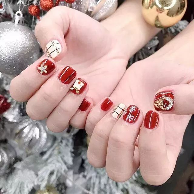 短指甲最适合的圣诞美甲!