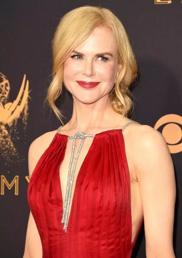 被评为全球最美50人之一，她拥有人类极致的美貌