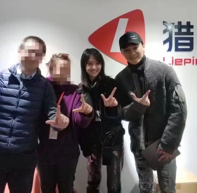 郑爽张恒又被偶遇! 郑爽停工和男友黏一起, 难道张恒也放长假了?