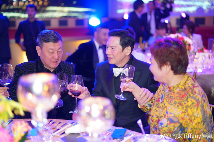 向华强70大寿，张国荣梅艳芳献唱惊呆刘德华，网友：比颁奖礼厉害！