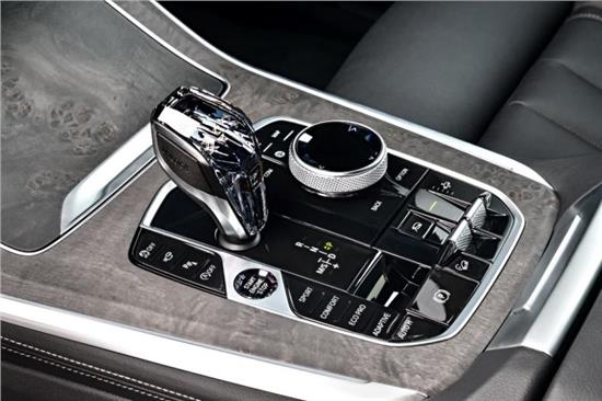 全新BMW X5完美演绎现代豪华科技