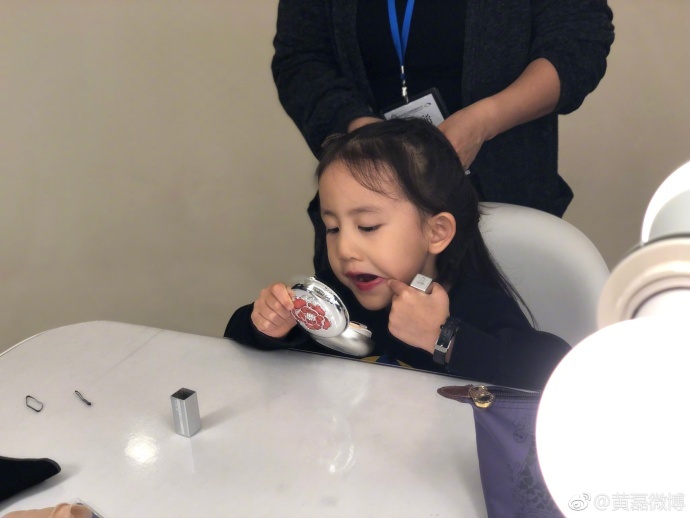 多妹庆五岁生日 黄磊温情表白:爸爸永远爱你