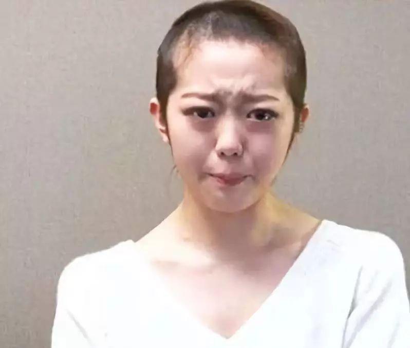 她是女团的丑女担当，却逆袭成为第一个三连霸得主