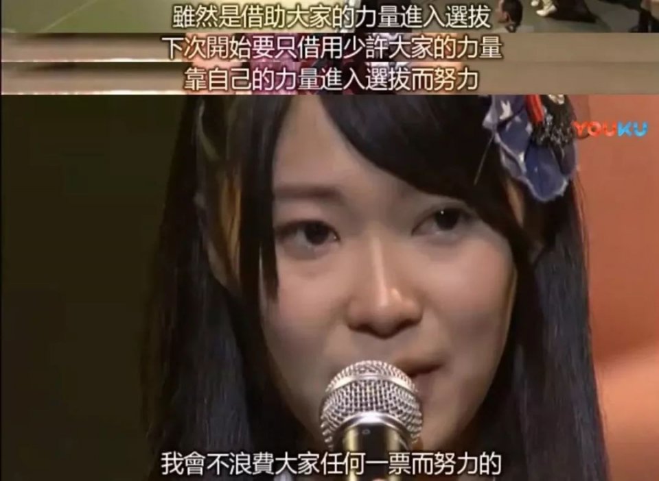 她是女团的丑女担当，却逆袭成为第一个三连霸得主