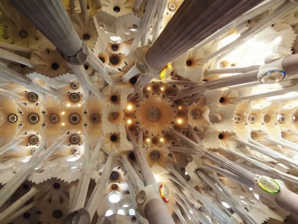 一个“疯子”,把烂尾楼盖成了世界文化遗产