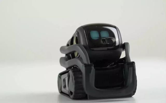 我每天费尽心思，就为了逗一个机器人开心……