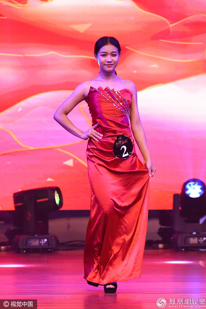 世界模特大赛总决赛美女云集 佳丽穿华服走秀身姿婀娜