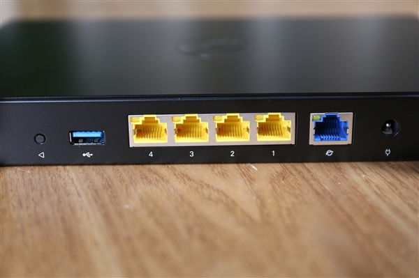 60秒组建VPN：蒲公英路由器X5开箱图赏