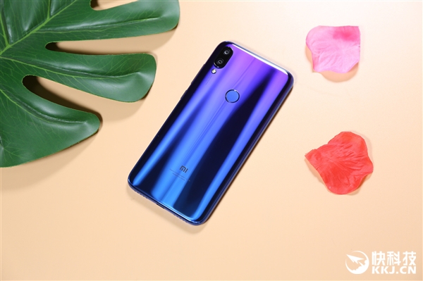 1099元！小米Play开箱图赏：后背渐变酷炫