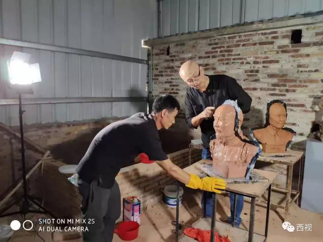 【匠心魅力】:捏土造人的雕塑家——郑有江