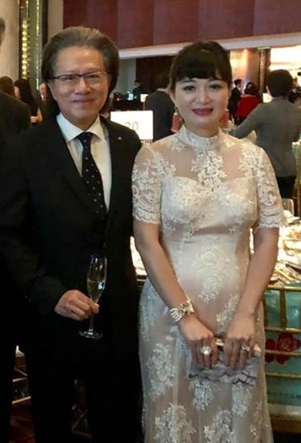 陈少霞喂8亿富豪老公吃中药终成功怀胎三月,男方61岁已有外孙