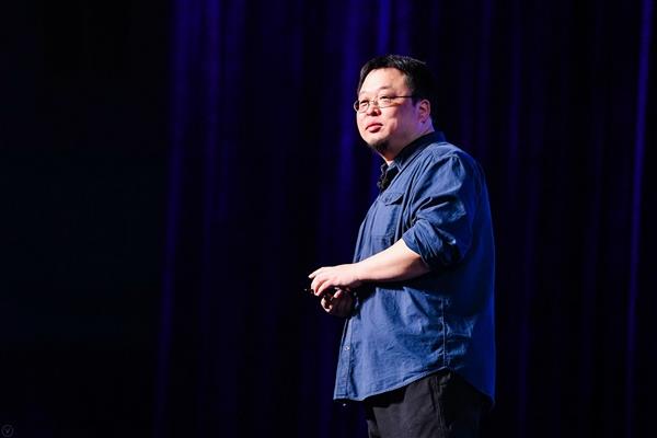 罗永浩现身中国移动又转发和飞信微博：要合作？