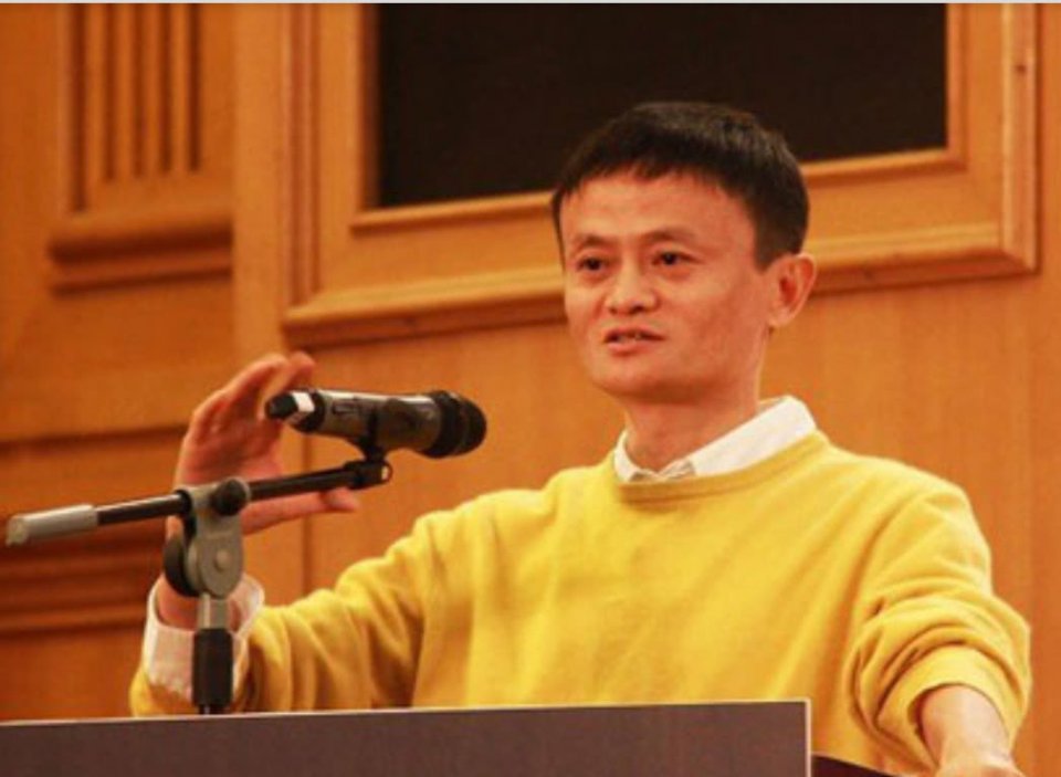 马云独自吃饭照曝光，没想到居然如此接地气，网友调侃我也吃得起