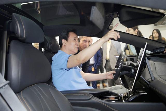 许家印的造车故事:工厂有了,销售渠道有了,车却没有了!