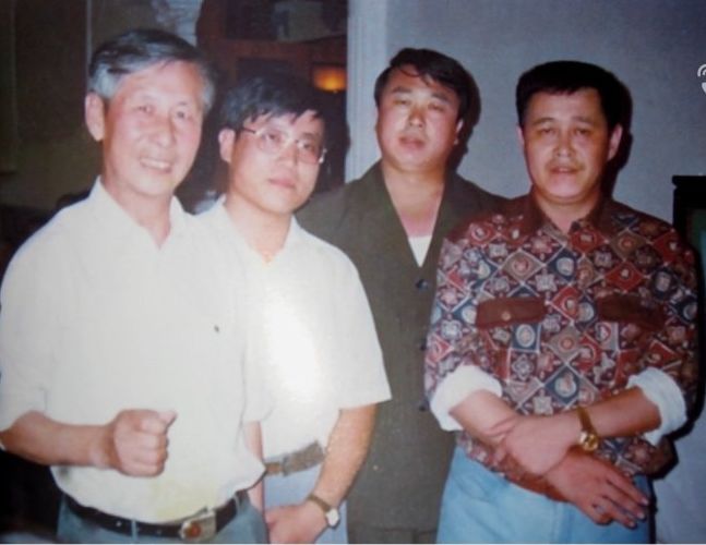 在东北铁三角的时代就要到来之前,江湖上流传了一张本山大叔和王立军