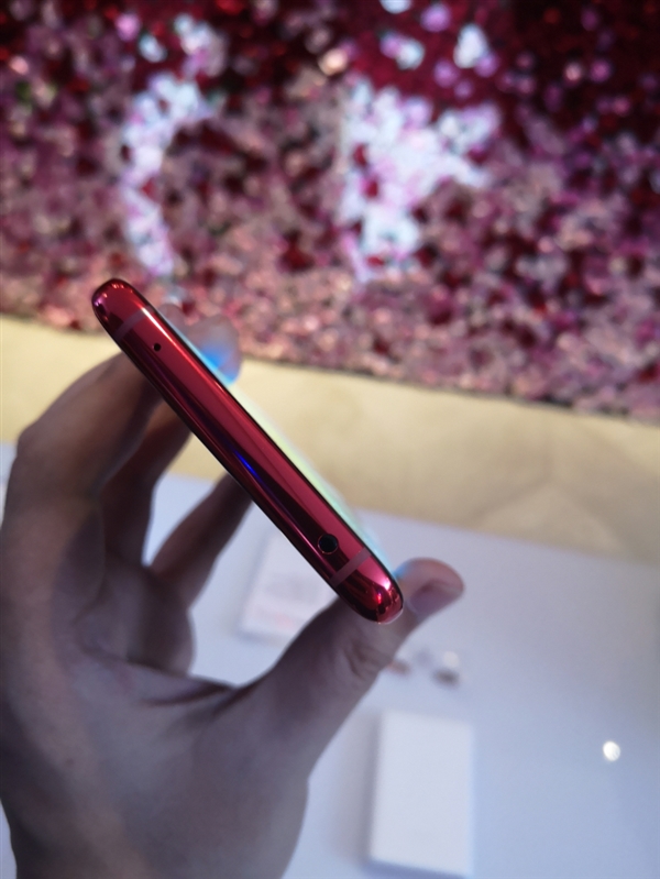 华为Mate 20 Pro馥蕾红/璨星蓝发布：5399元起